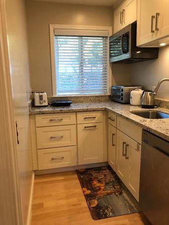 New Furnished Room Walk to Stanford In Palo Alto for Female 3