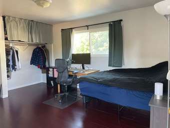 Room with a private entrance in a 4bed/2bath house 4