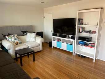 Room with a private entrance in a 4bed/2bath house 1