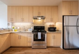 EVGR Premium Studio sublet June-August 1