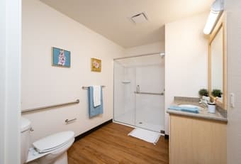 Summer sublet on campus (EVGR) 3