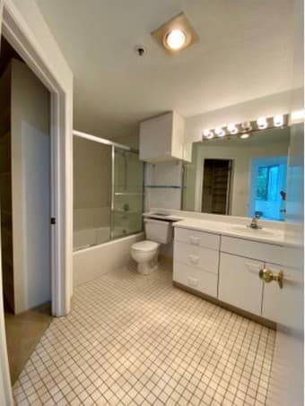 Private bed and bath available in 2b2ba SF condo near waterfront! 1