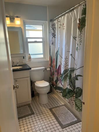 Room in a 2Br/1Ba in San Mateo. AC, yard, dog friendly, utilities inc. 3