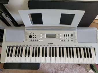 Yamaha YPT-360 keyboard piano 1