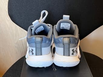 basketball shoes women -  Under Armour Breakthru Mod Gray 2020 3