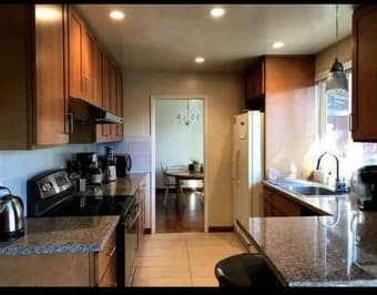 Room in a 3Bed 3Bath House Refwood Coty 2