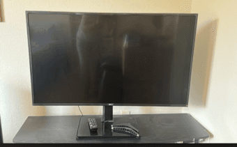 For sale: 4K LG TV + entertainment console 1