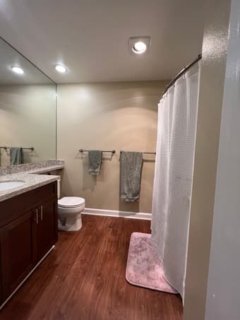 Master bedroom + ensuite bath in 2bd/2ba Stanford West [female] 2