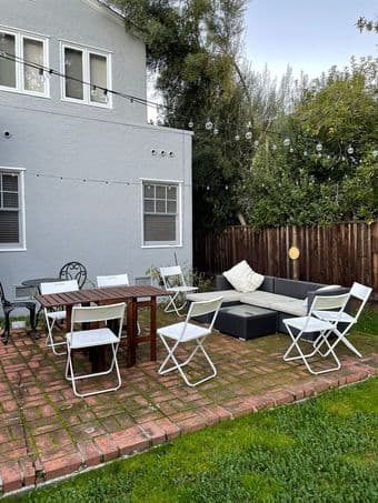 Beautiful Summer Sublet: 1B 1.5 BA 8m drive 11m bike to Stanford 3