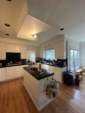 Furnished summer sublease! Primary bedroom w/ own bath in Palo Alto 4