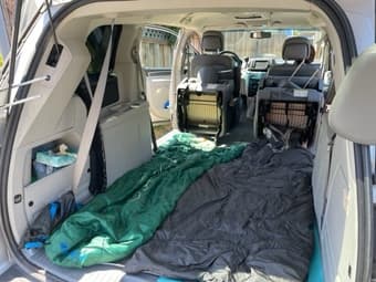 Volswagen Routan 2010 1