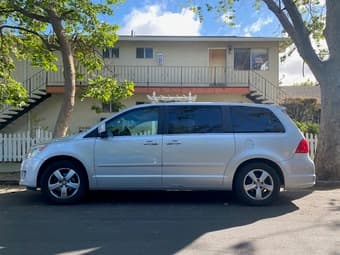 Volswagen Routan 2010 3