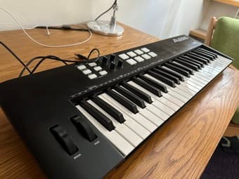 Alesis V49 Midi Keyboard Controller 3
