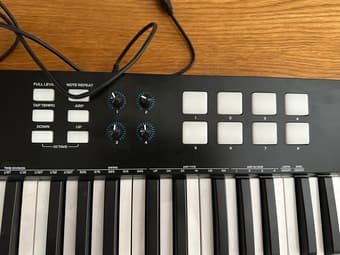 Alesis V49 Midi Keyboard Controller 4