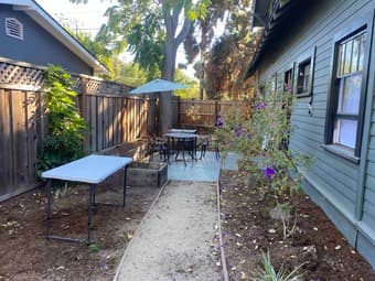 1 BR Summer Sublet in Sunny Off-Campus 4 BR/2 Bath House 4