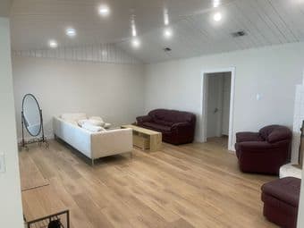 Room in Redwood City (July-September) 2