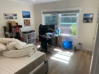 Room in Redwood City (July-September) 3