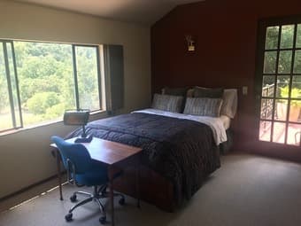 Room in a Stylish House, Los Altos Hills 1
