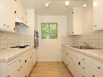 2 bed 1 bath, downtown palo alto-FREE PARKING & 5 min walk to caltrain 2