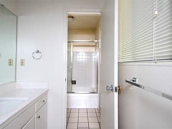 2 bed 1 bath, downtown palo alto-FREE PARKING & 5 min walk to caltrain 3