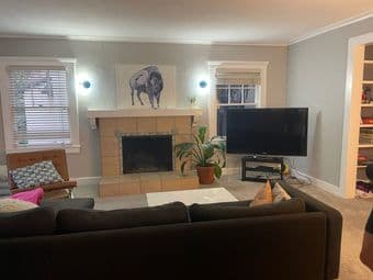 [SEEKING] FEMALE ROOMMATE for a summer subletter in home 4