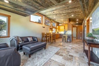 3BR/2BA Upper Unit in duplex in Brisbane, 30min from Stanford 2