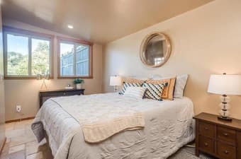 3BR/2BA Upper Unit in duplex in Brisbane, 30min from Stanford 4