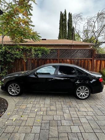 Selling car - 2011 Audi A4 2.0 Turbo 2