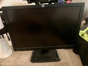 19-inch HP LE1901w Monitor + Power Cord + VGA Adapter Cord 1