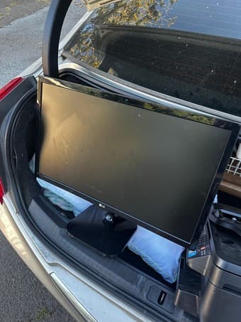 LG monitor for sale $25 or negotiate 1