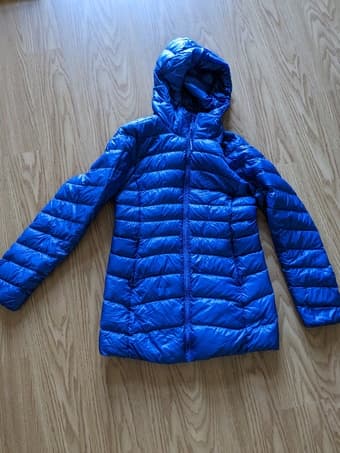Uniqlo women's down jacket, size small 1
