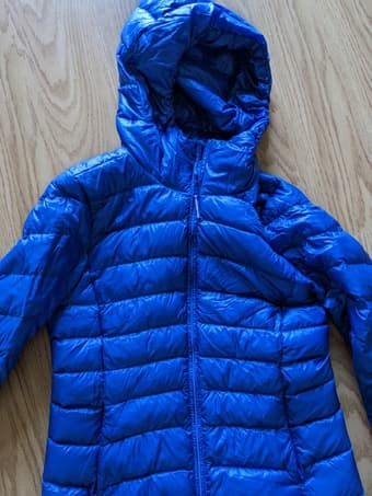 Uniqlo women's down jacket, size small 2