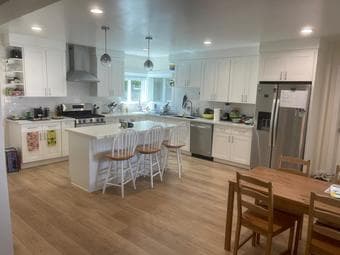 Single room (190 sqft) in a 4 bedroom apartment - 2.5 month rental 1