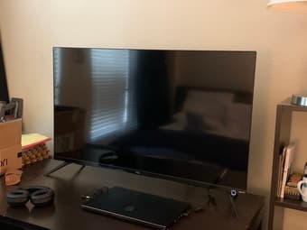 38” ROKU TCL TV 1