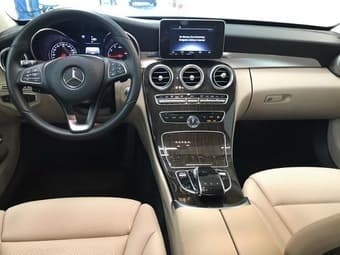 Mercedes C300 4MATIC Sedan 2