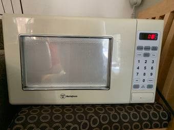 Microwave for 20$, Vacuum for 10$, revolving chair for 10$ 1