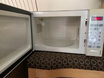 Microwave for 20$, Vacuum for 10$, revolving chair for 10$ 2