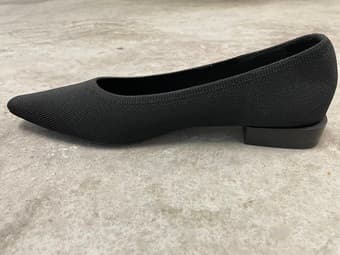 Vivaia pointed flats black (new) 2