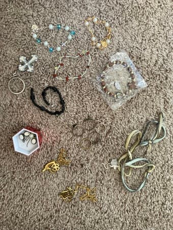 Bag of assorted jewelry 1