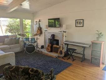 3br - 94ft2 - Roommate wanted flexible move in (mountain view) 3