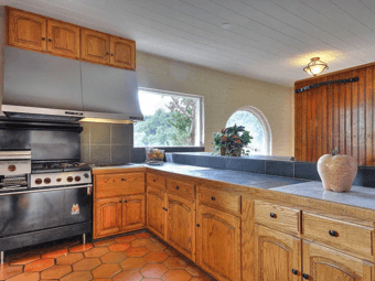 amazing bedroom in the hills close to campus 3