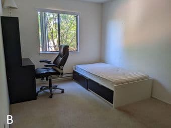 Room available now-July 31 in 3b/2ba in MV off of Shoreline! 4