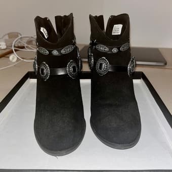 NEW size 6 mid-heel black ankle boots 2