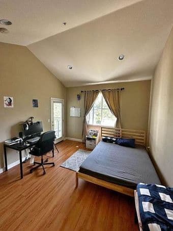 Master bedroom + bathroom available in 2b/2b Apartment (Palo Alto) 1