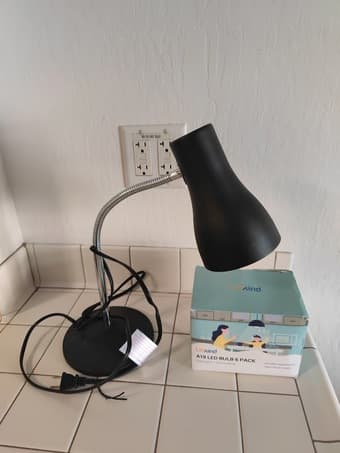 Two lamps: bedside lamp and desk lamp + free 5 LED bulbs 2