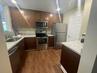 Female Roommate for 2B2B Stanford West Apartment, early Aug start 4