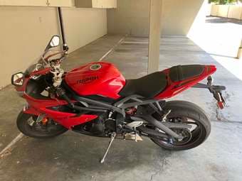 2015 Triumph Daytona 675 w ABS and quick shifter 1