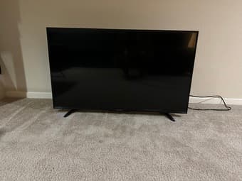 Selling 43" TV (LED - 1080p - Smart - HDTV - Roku TV) 1
