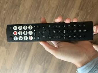 Hisense 40" Smart TV 2