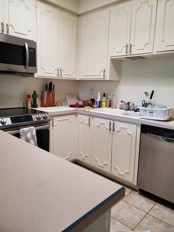 Private bed+bath available in sunny downtown unit 4